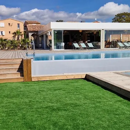 Lägenhetshotell T2 4 Personnes De Vacances Avec 3 Piscines Les Hameaux De Saint Cyprien De Porto-vecchio 3*