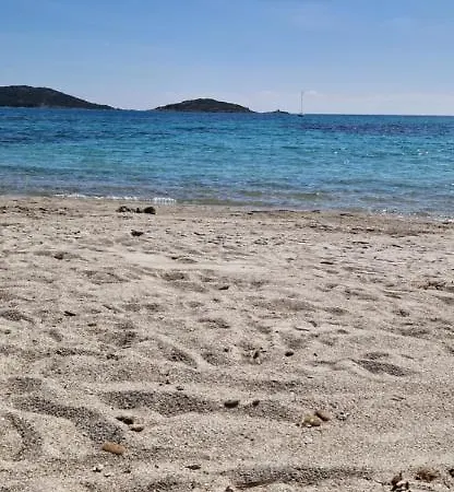 T2 4 Personnes De Vacances Avec 3 Piscines Les Hameaux De Saint Cyprien De Porto-vecchio Aparthotel