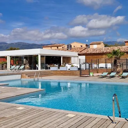Aparthotel T2 4 Personnes De Vacances Avec 3 Piscines Les Hameaux De Saint Cyprien De Porto-vecchio Lecci