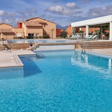 T2 4 Personnes De Vacances Avec 3 Piscines Les Hameaux De Saint Cyprien De Porto-vecchio 3*